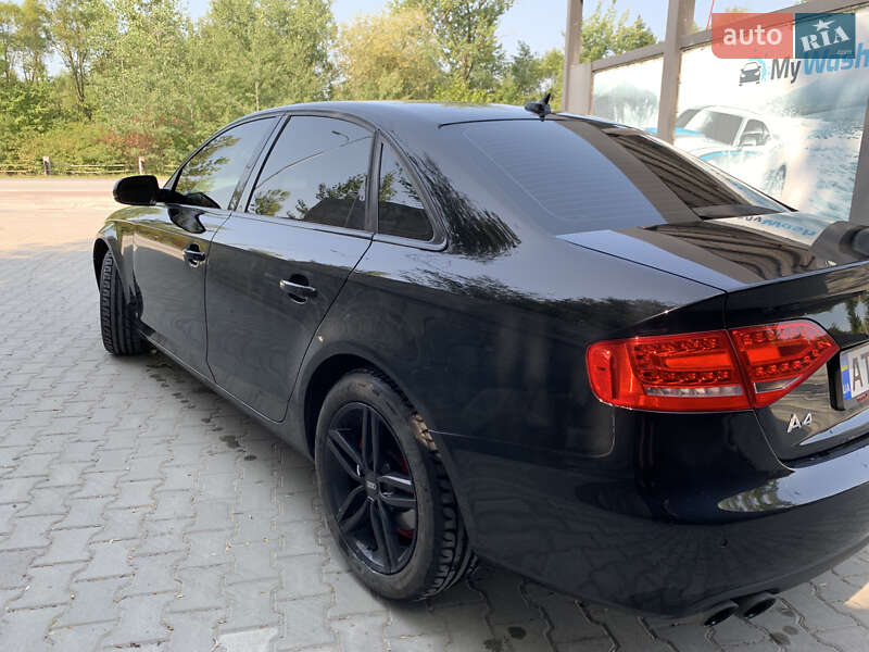 Седан Audi A4 2010 в Галиче