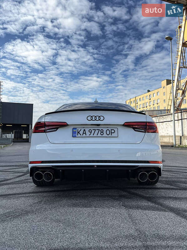 Седан Audi A4 2015 в Києві