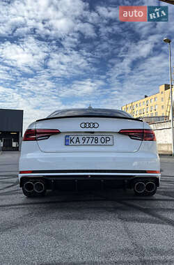 Седан Audi A4 2015 в 