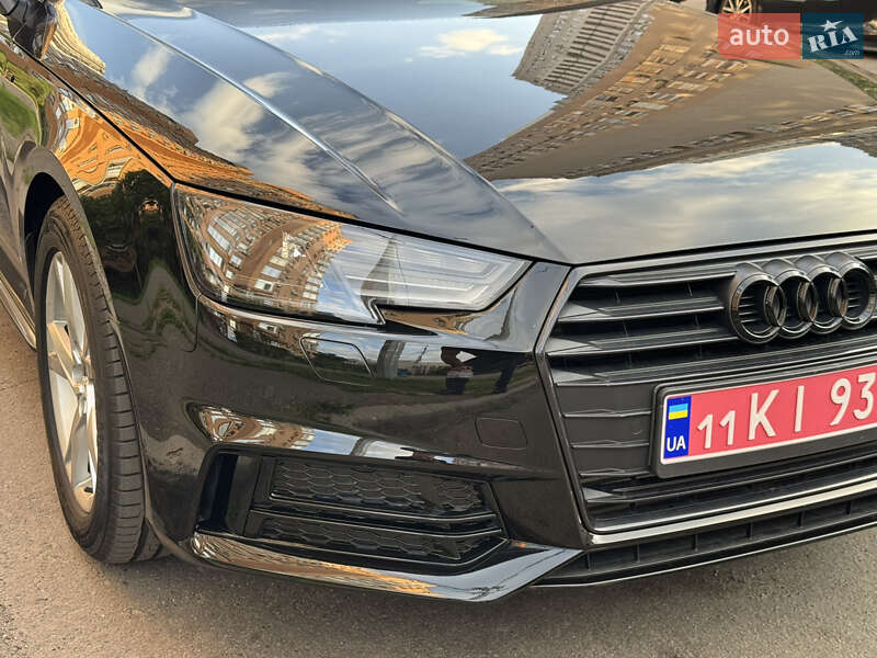 Седан Audi A4 2018 в Киеве