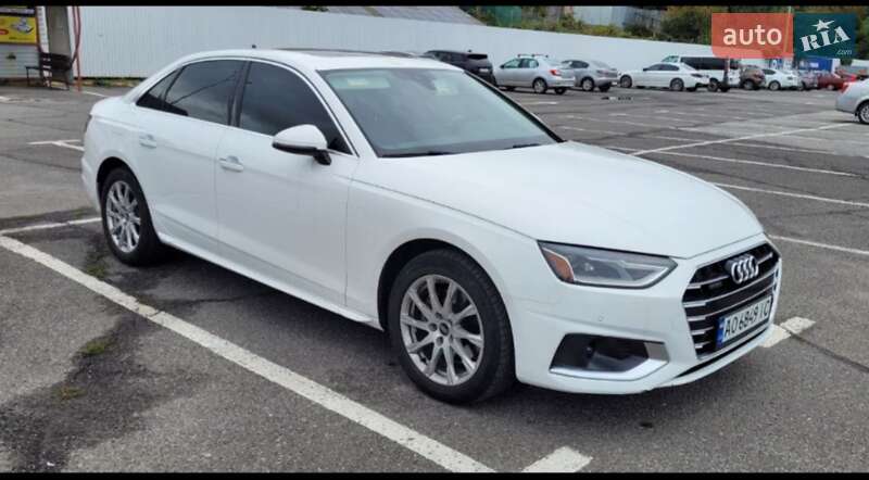 Седан Audi A4 2021 в 