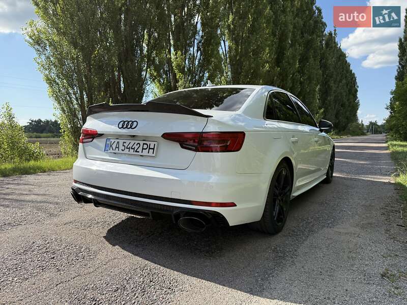 Седан Audi A4 2016 в Киеве