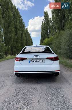 Седан Audi A4 2016 в Киеве