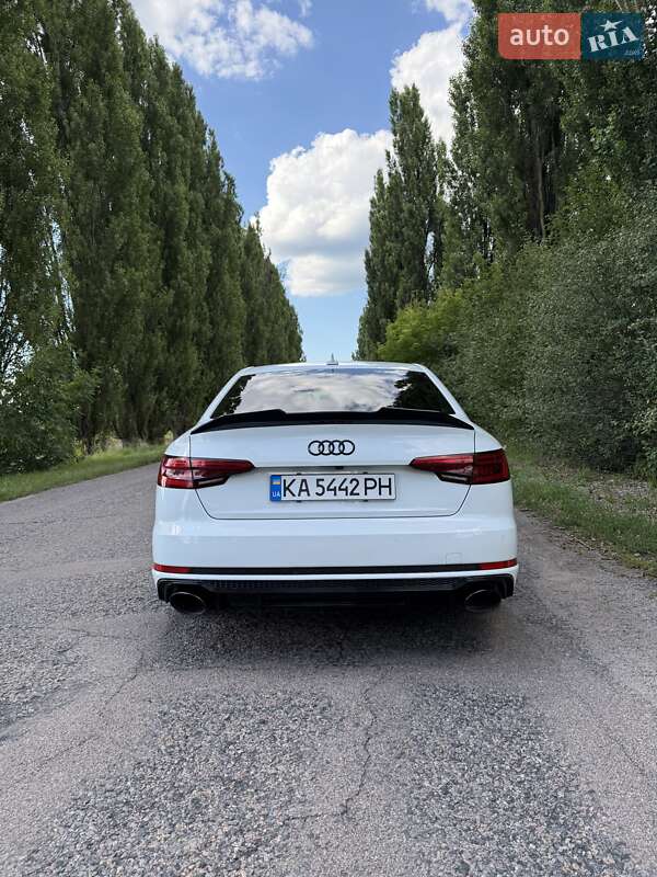 Седан Audi A4 2016 в Киеве