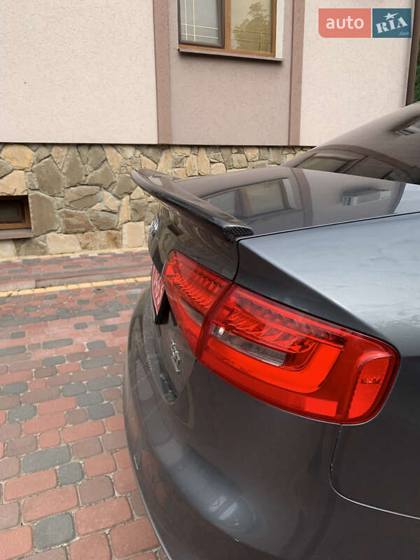 Седан Audi A4 2014 в Вараше