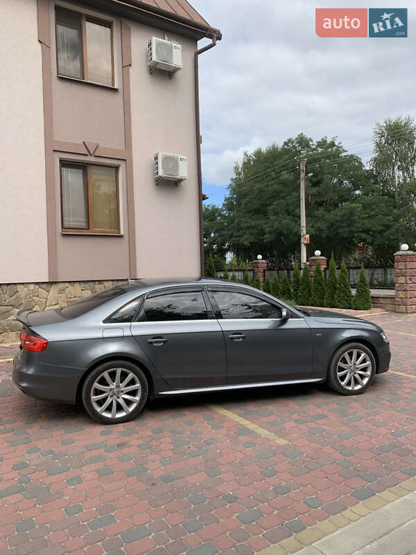 Седан Audi A4 2014 в Вараше