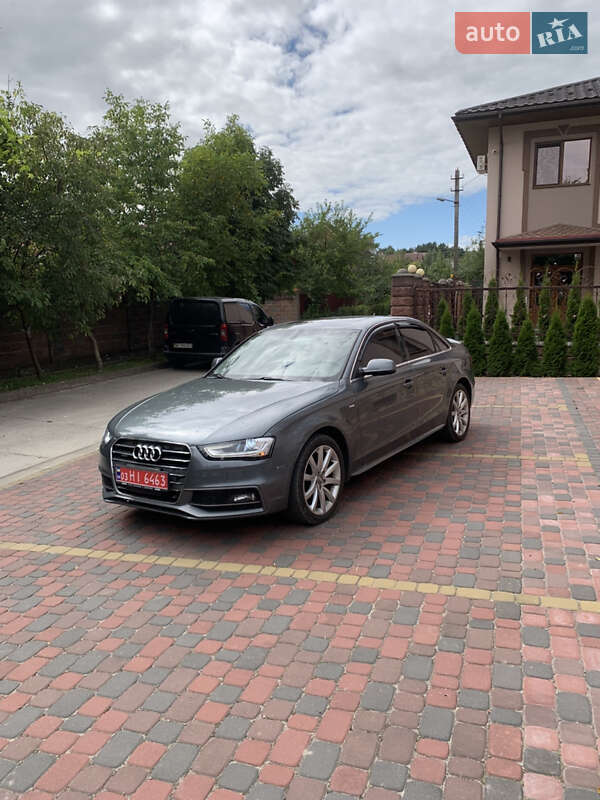 Седан Audi A4 2014 в Вараше