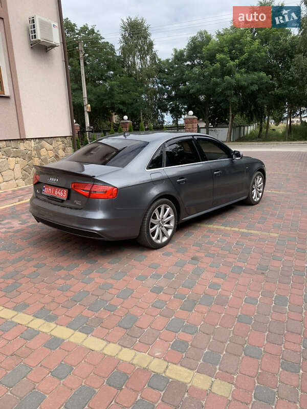 Седан Audi A4 2014 в Вараше