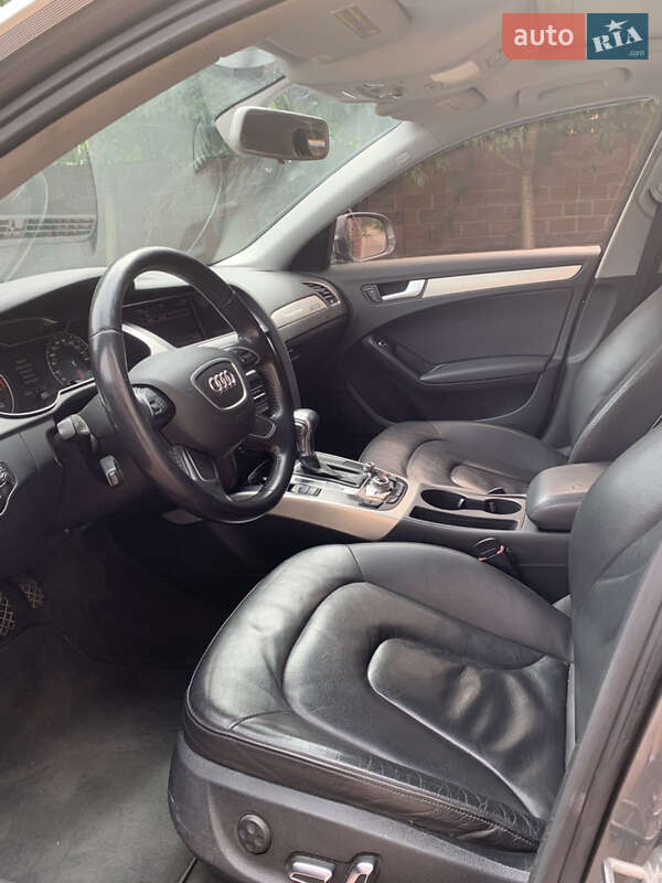 Седан Audi A4 2014 в Вараше