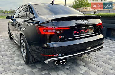 Седан Audi A4 2016 в 