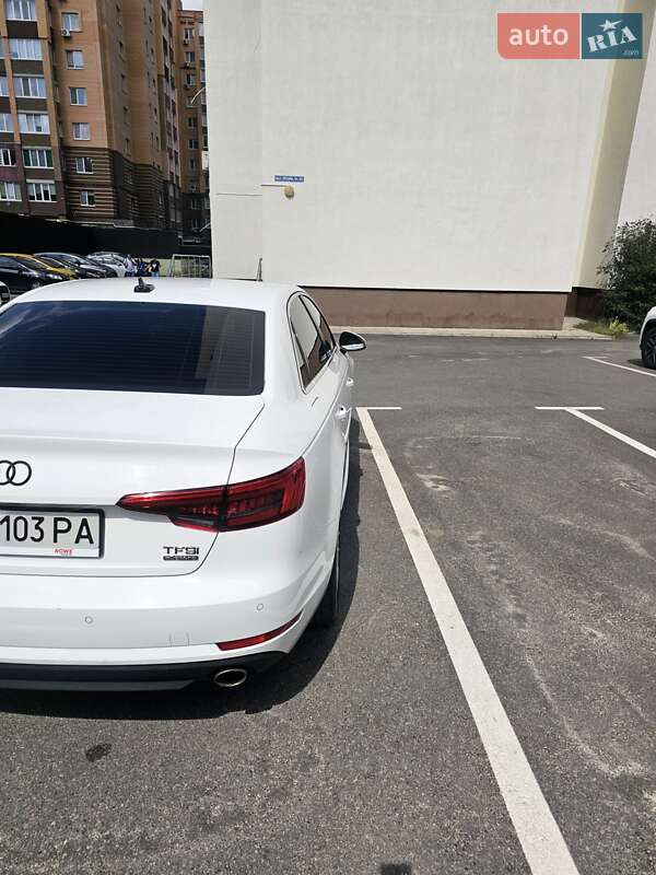 Седан Audi A4 2015 в Киеве