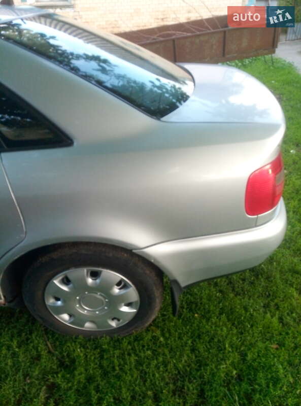 Седан Audi A4 1998 в Ярмолинцах