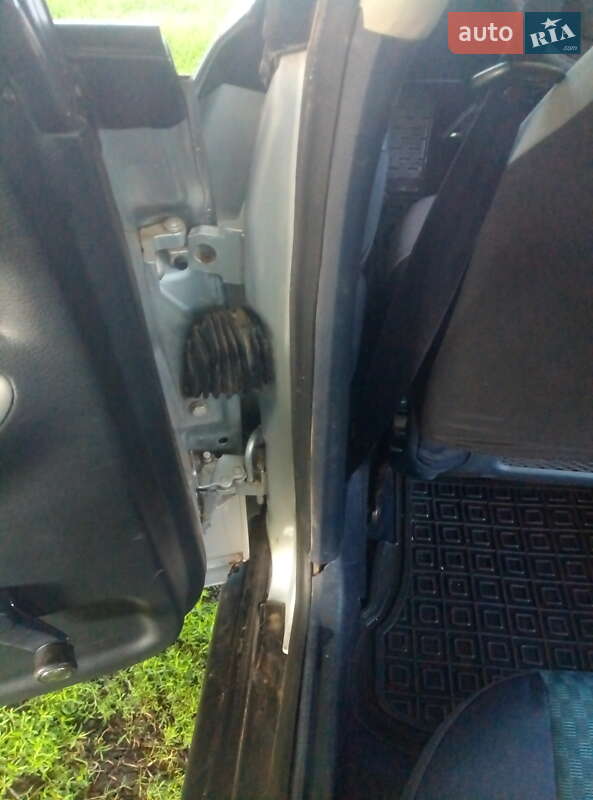 Седан Audi A4 1998 в Ярмолинцах