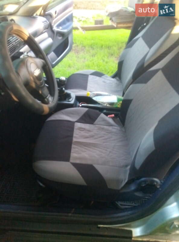 Седан Audi A4 1998 в Ярмолинцах