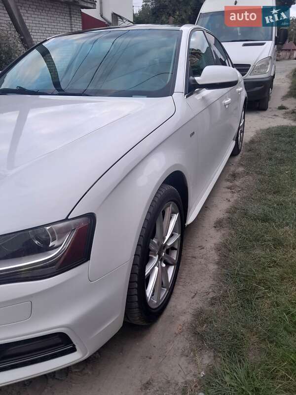 Седан Audi A4 2014 в Львове