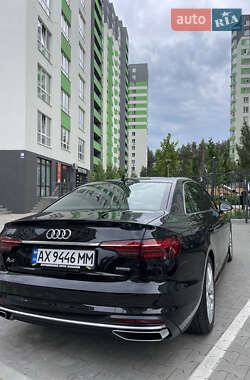 Седан Audi A4 2021 в 