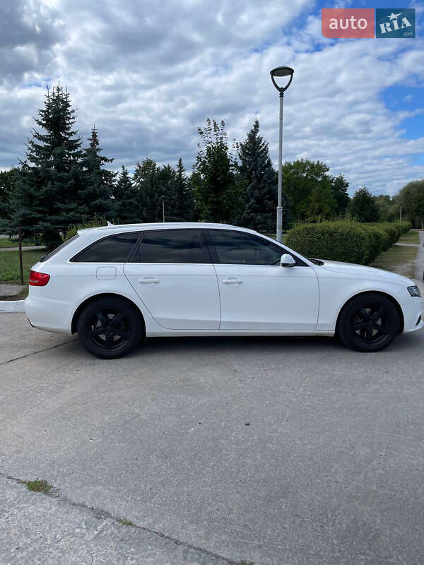 Универсал Audi A4 2010 в Вараше