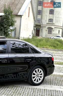 Седан Audi A4 2013 в Самборі