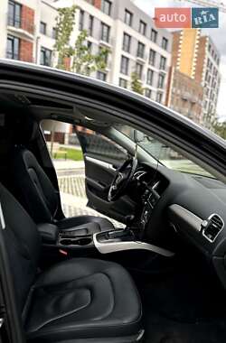 Седан Audi A4 2013 в Самборі