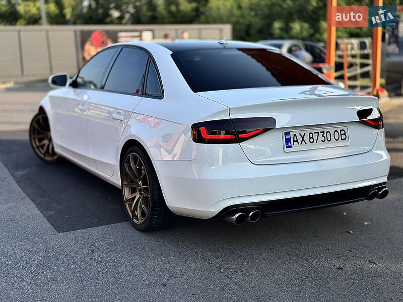 Седан Audi A4 2012 в 