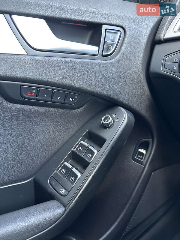 Седан Audi A4 2012 в Ивано-Франковске