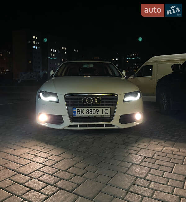 Универсал Audi A4 2010 в Вараше