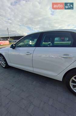 Седан Audi A4 2017 в 