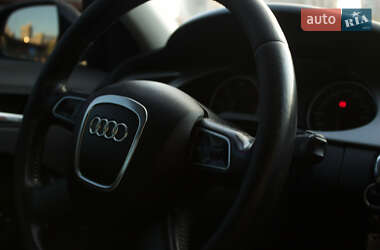 Седан Audi A4 2010 в 
