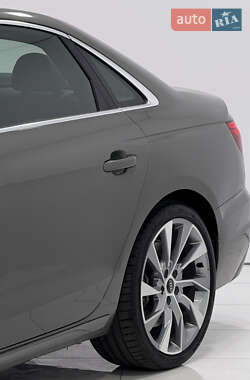 Седан Audi A4 2022 в 
