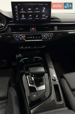 Седан Audi A4 2022 в 