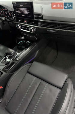 Седан Audi A4 2022 в 