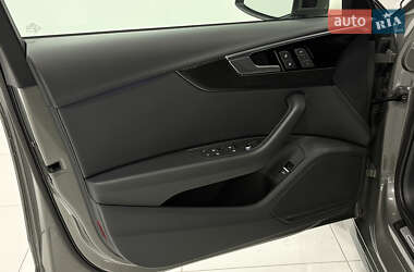 Седан Audi A4 2022 в 
