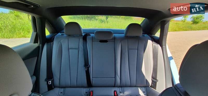 Седан Audi A4 2018 в Львове