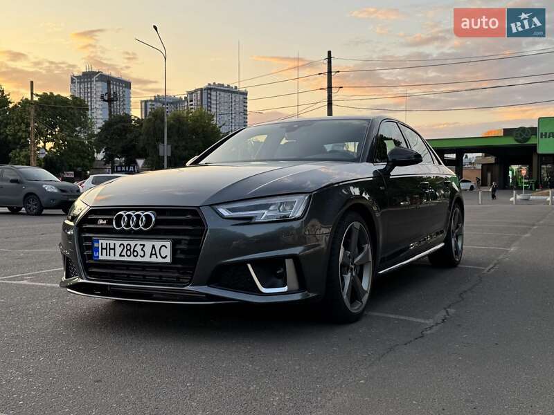 Седан Audi A4 2018 в Одессе