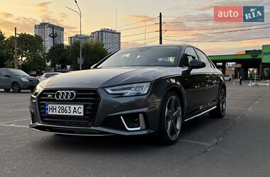 Седан Audi A4 2018 в 