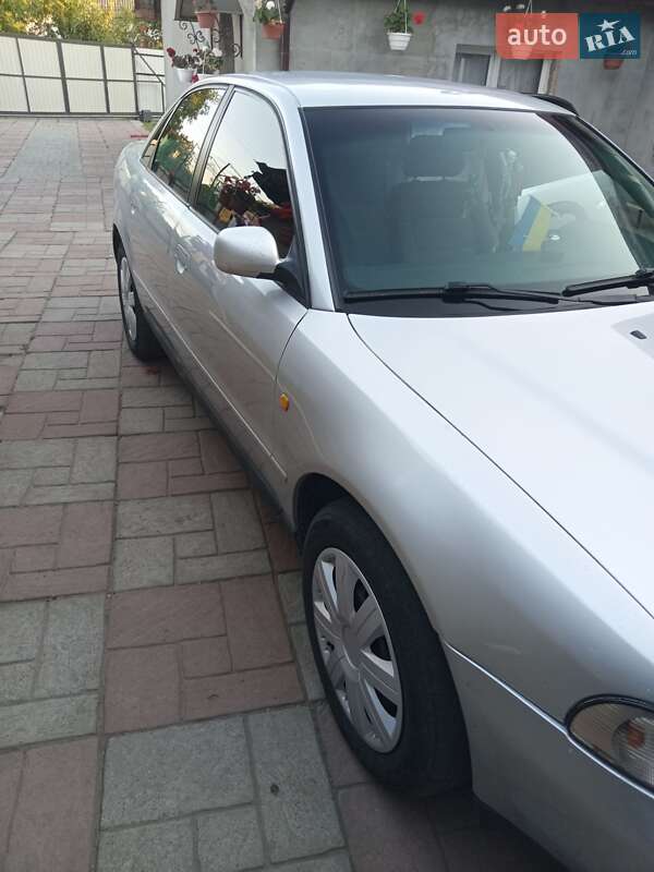 Седан Audi A4 1997 в Львове