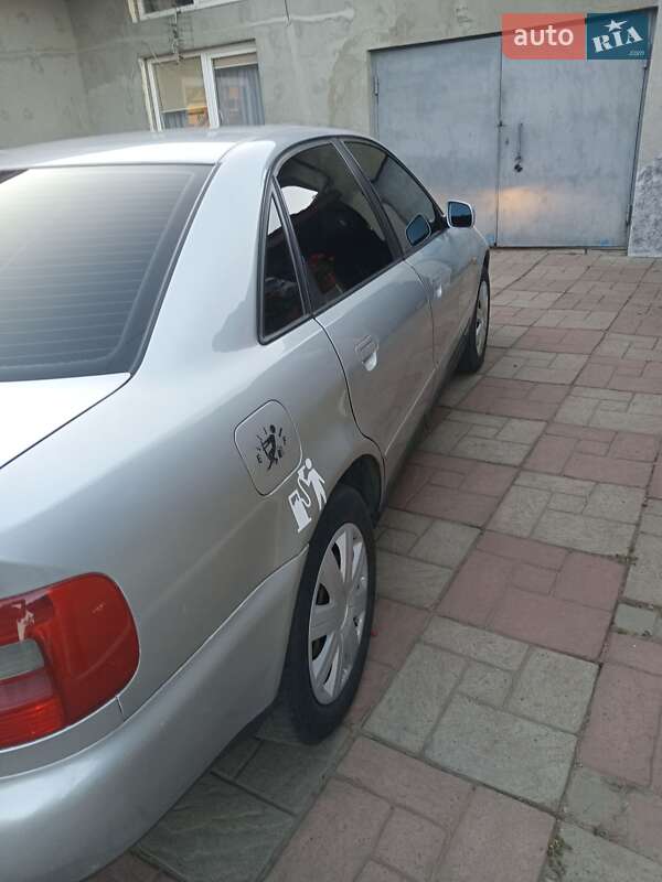 Седан Audi A4 1997 в Львове