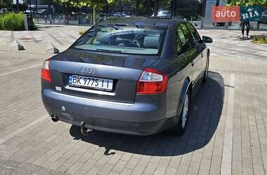 Седан Audi A4 2001 в 