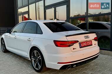Седан Audi A4 2018 в 