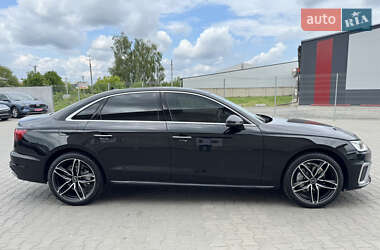 Седан Audi A4 2021 в 