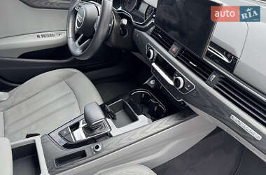 Седан Audi A4 2021 в 