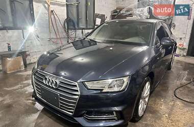 Седан Audi A4 2018 в 