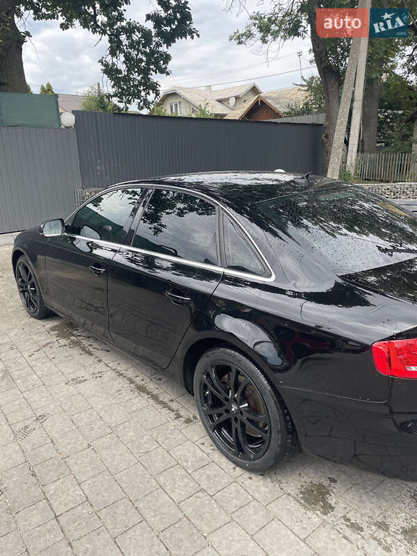 Седан Audi A4 2010 в Ивано-Франковске