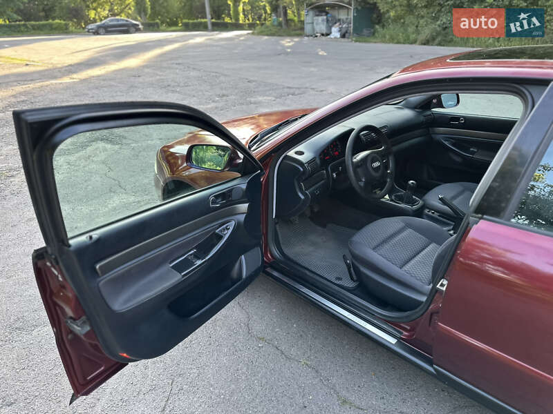 Седан Audi A4 1999 в Ровно