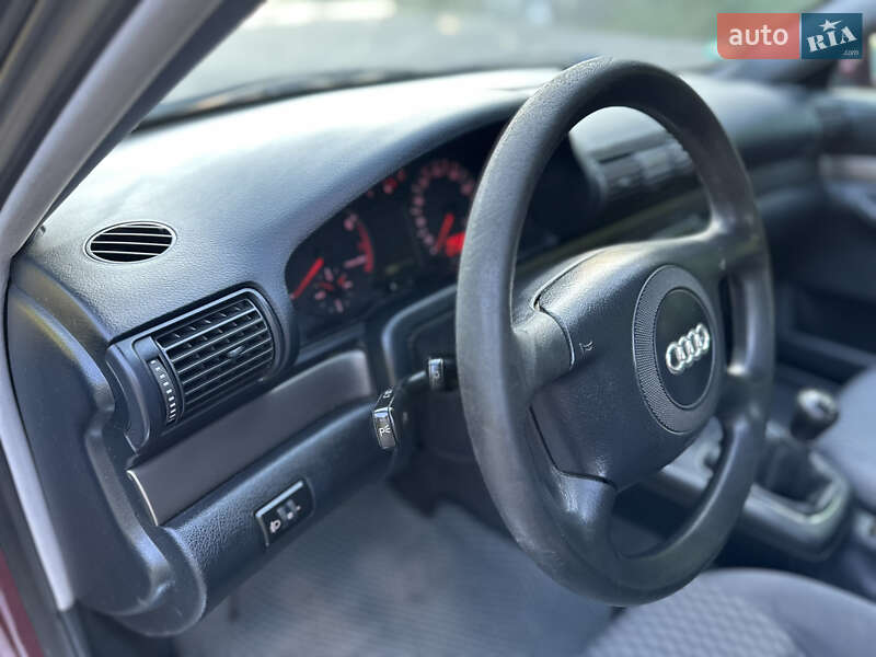 Седан Audi A4 1999 в Ровно