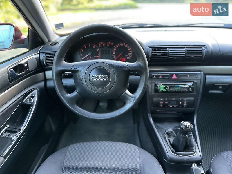 Седан Audi A4 1999 в Ровно