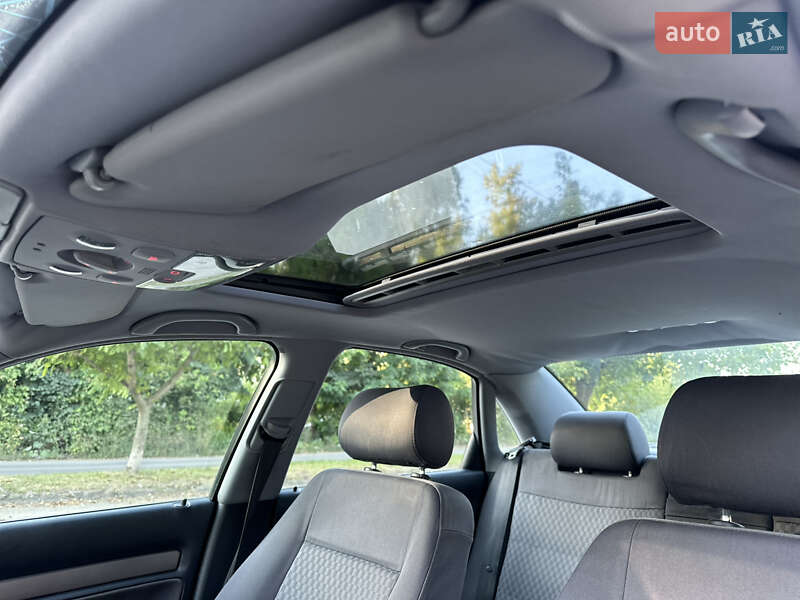 Седан Audi A4 1999 в Ровно