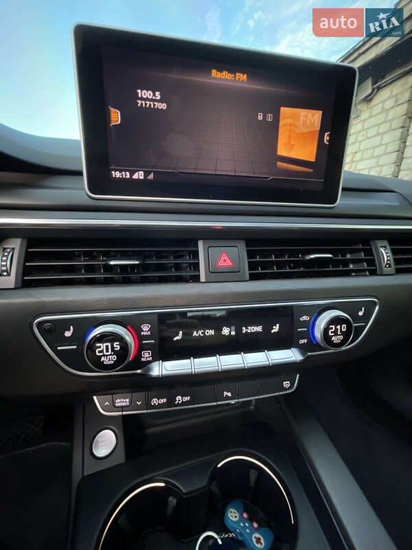 Седан Audi A4 2016 в Днепре