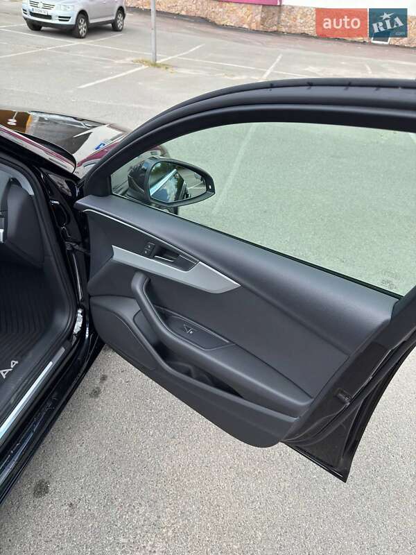Седан Audi A4 2019 в Киеве