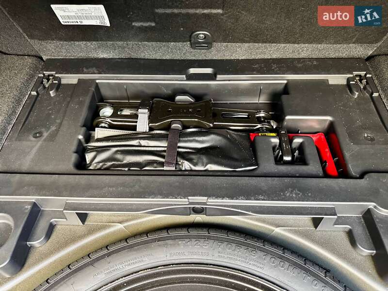 Седан Audi A4 2021 в Киеве